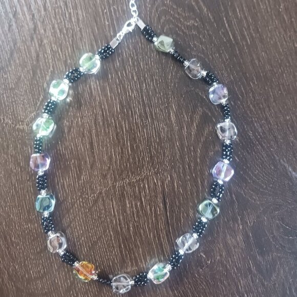 Beaded iridescent glass bead necklace - Picture 3 of 8